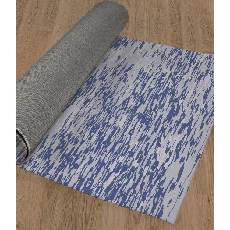 Davanna Abstract Bath Mat Ivy Bronx Color: Blue