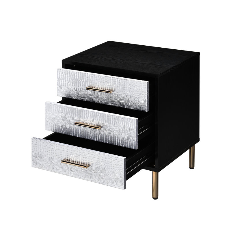 Table de chevet en noir, argent et or avec matériaux de construction et beaucoup de pieds en métal