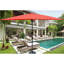 Parasol extérieur imperméable à l'eau avec bouton à manivelle convenant aux piscines de jardin-439238276