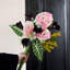 Ornements de fleurs simulées
