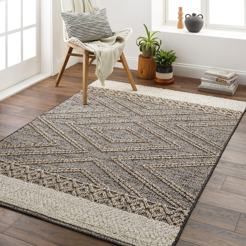Japneet Issel Southwestern Black Indoor/Outdoor Area Rug, Rectangle 5' x 8'
