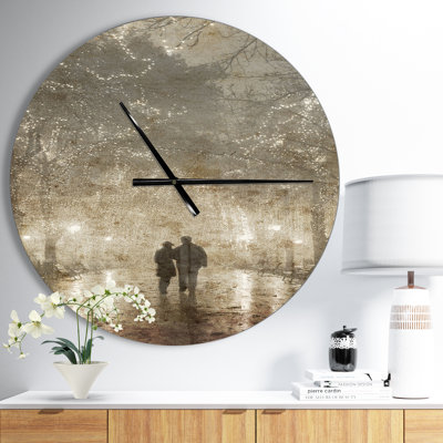 Horloge murale Swigart Farmhouse Designart