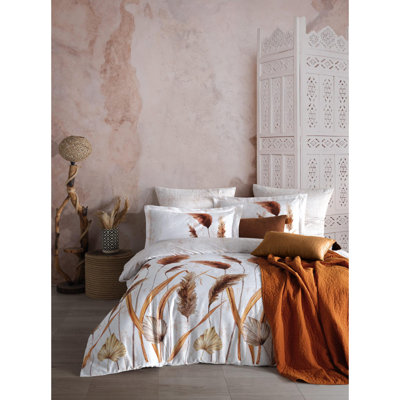 Quiltisse Floral Bedspread with Pillowcases
