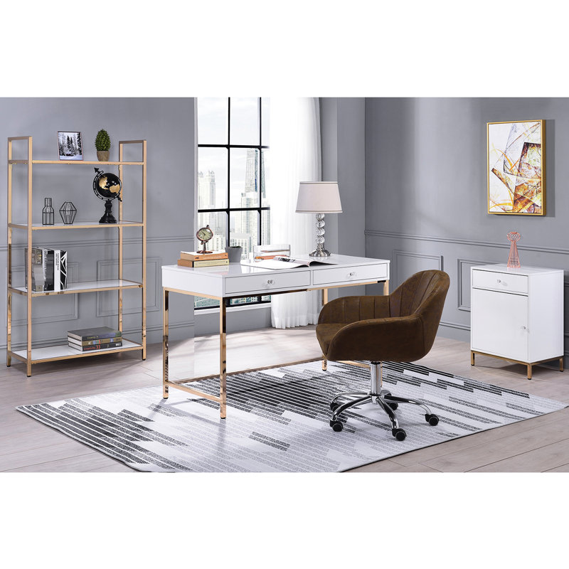 Bureau contemporain avec finition blanche ultrabrillante et détails dorés élégants