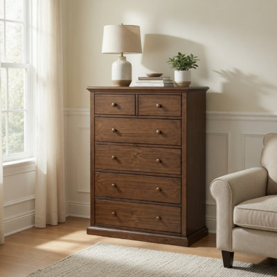 Commode haute Umer, 6 tiroirs teintés, socle, bois brun moyen