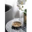Le bol décoratif élégant en marbre crème, parfait pour la décoration et le service, ajoute une touche de luxe à tout décor.