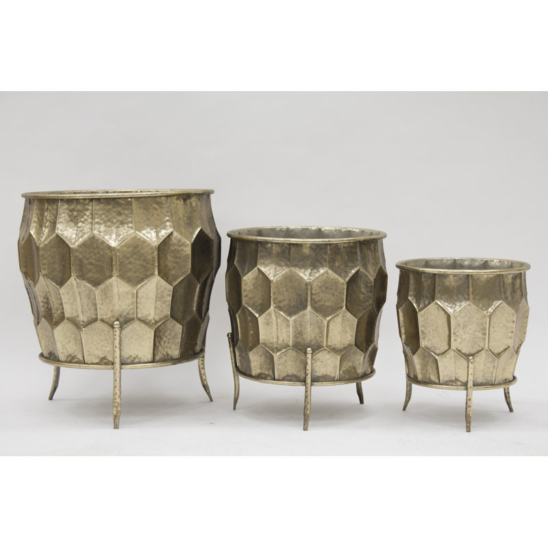 Aveley Metal Pot Planter