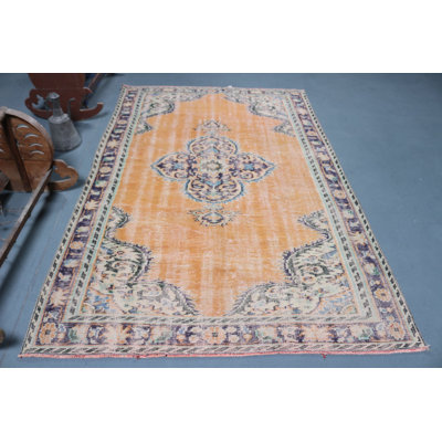 Grand tapis turc tissé à la main en orange vif idéal pour le salon ou le salon avec un style rétro antique
