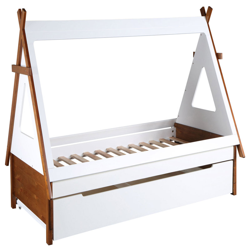 lit simple en forme de tente blanche et blanche