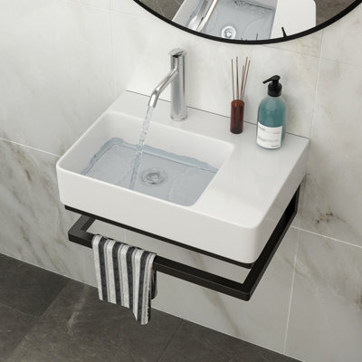 Lavabo de salle de bain rectangulaire en céramique 23,66 "x 16,5" avec barre à serviettes noire, compatible avec différents types de robinets - Stabilité structurelle murale blanche
