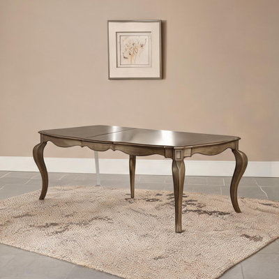 Table de salle à manger rectangulaire en bois avec rallonge de 45 cm et pieds cabriolet, pour six à huit personnes.
