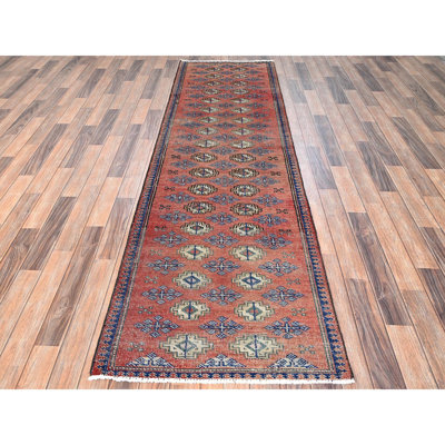 Tapis turc rétro 2 pi 8 po x 9 pi 2 po au design répétitif, 100% laine, noué à la main, cisaillé à basse épaisseur, usure uniforme, côtés et extrémités sécurisés professionnellement, bon état, tapis de couloir oriental