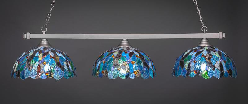 Barre carrée à 3 lumières montrée en finition nickel brossé avec verre d'art mosaïque bleu 16 po