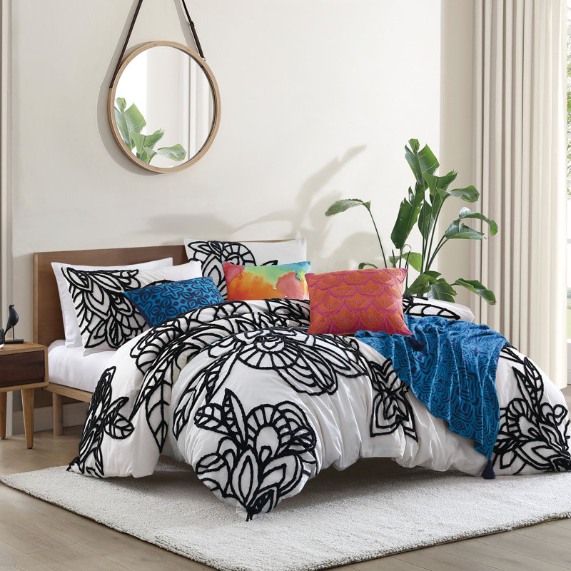 Full/Queen White Cotton Floral Tufted Duvet Set with Shams