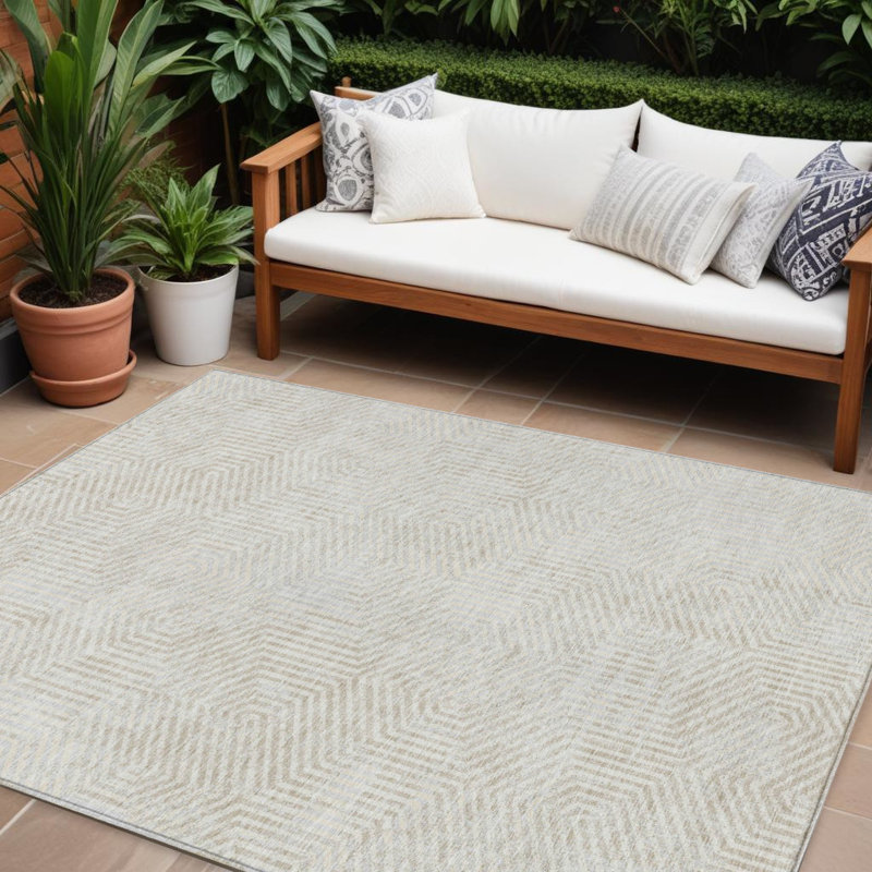 Tapis intérieur / extérieur ivoire et gris à motif géométrique 9 pi x 12 pi