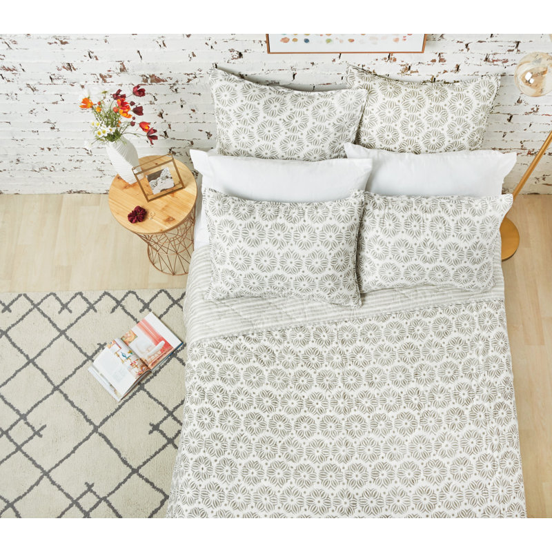 Hinton Cotton Floral Quilt, Queen Quilt