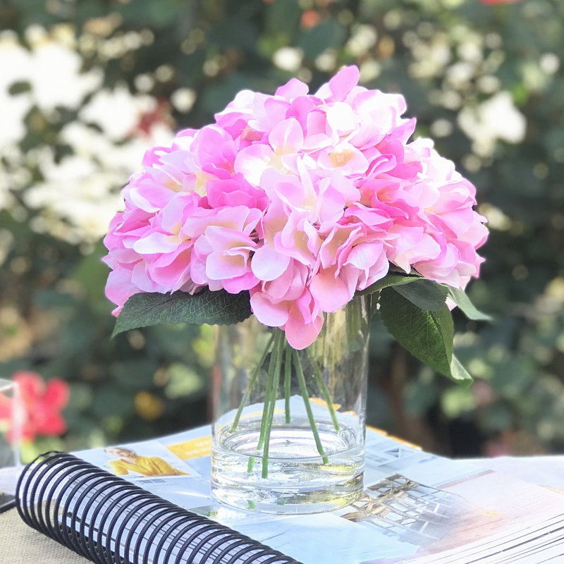 Arrangement de hortensia en vase, Rose