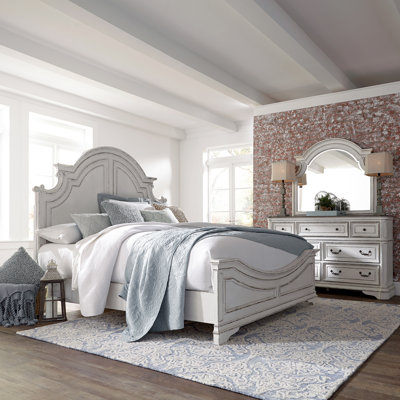 Ensemble de chambre à coucher avec très grand lit à panneaux, commode et miroir Colchester - blanc antique