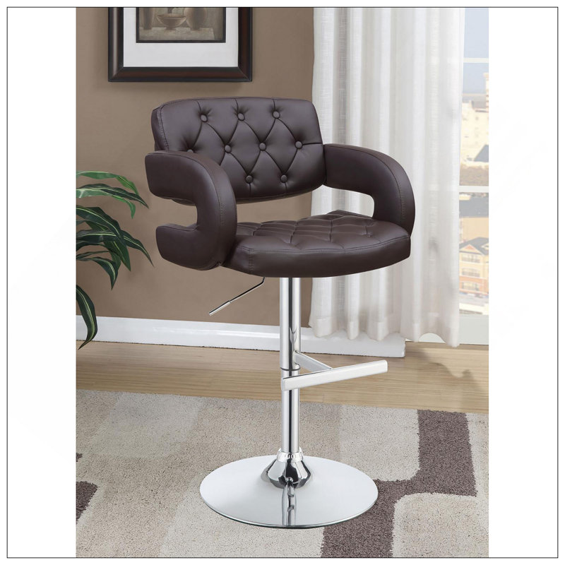 Tabouret de bar réglable brun et chrome avec revêtement capitonné et accoudoirs, parfait pour les cuisines modernes et les salles de jeux.