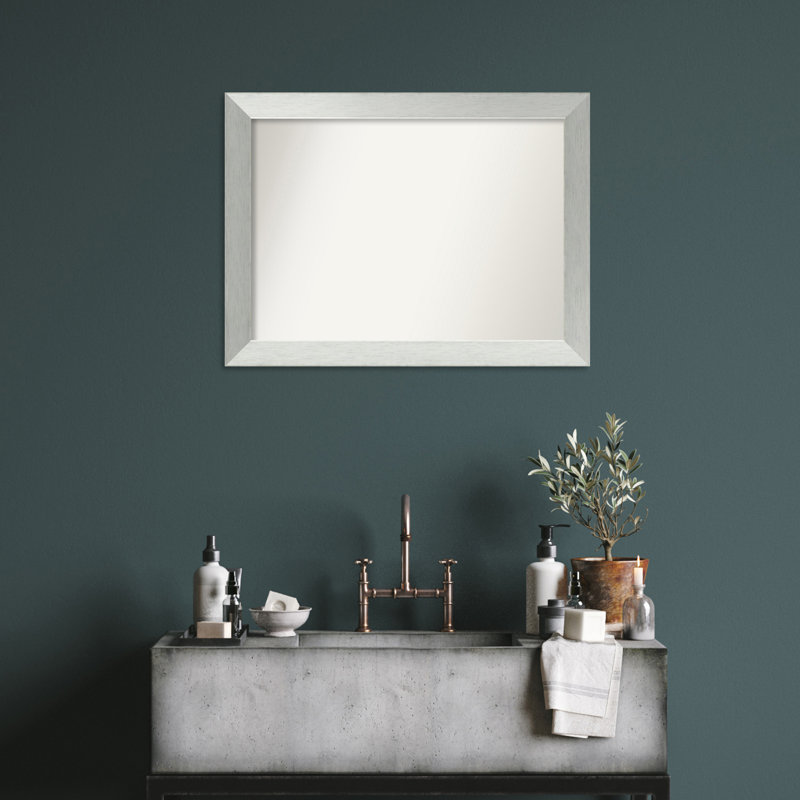 Miroir de salle de bain mural en argent brossé sans cadre, 24 po x 32 po, Rectangle