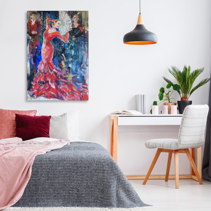 Danseuse audacieuse avec toile de ventilateur, design par Lucille Lee, H 45 po x l 30 po