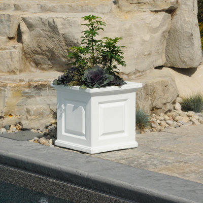 Nantucket Square Resin Planter Box with Water Reservoir