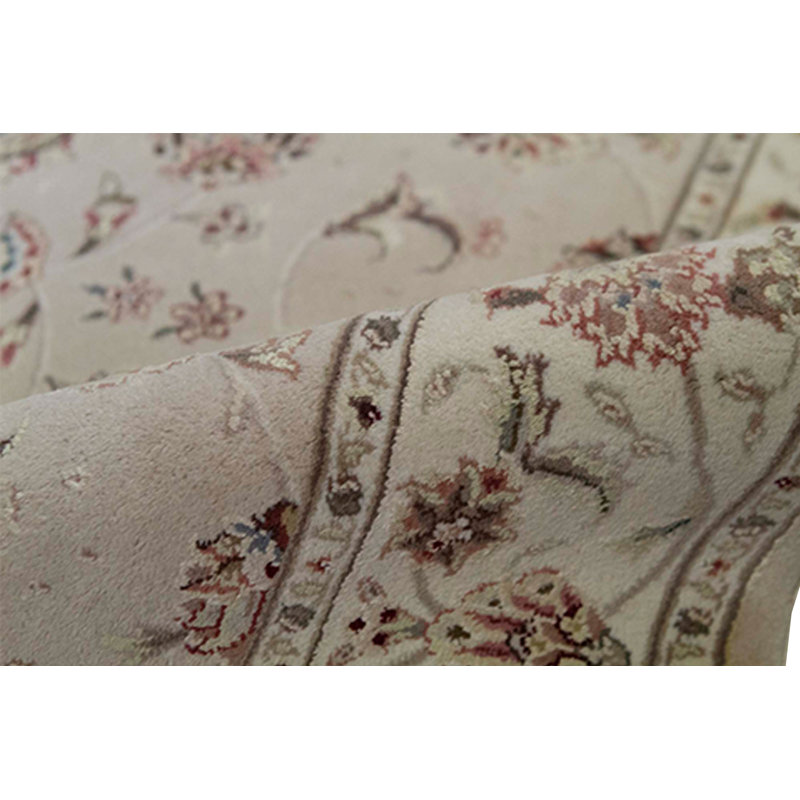 Floral Area Rug in Beige/Gold