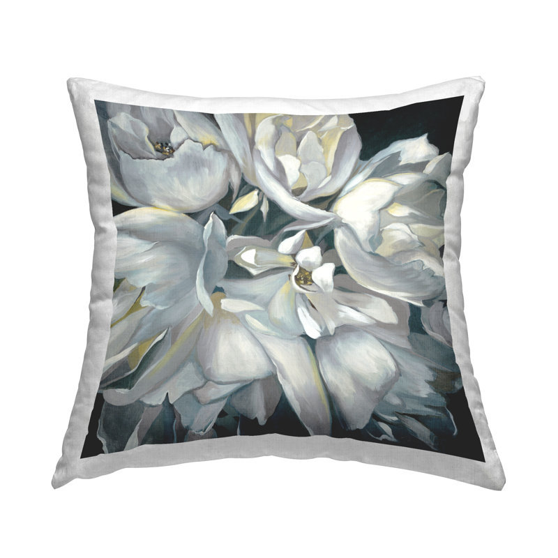 Coussin décoratif imprimé de fleurs blanches par Liz Jardine