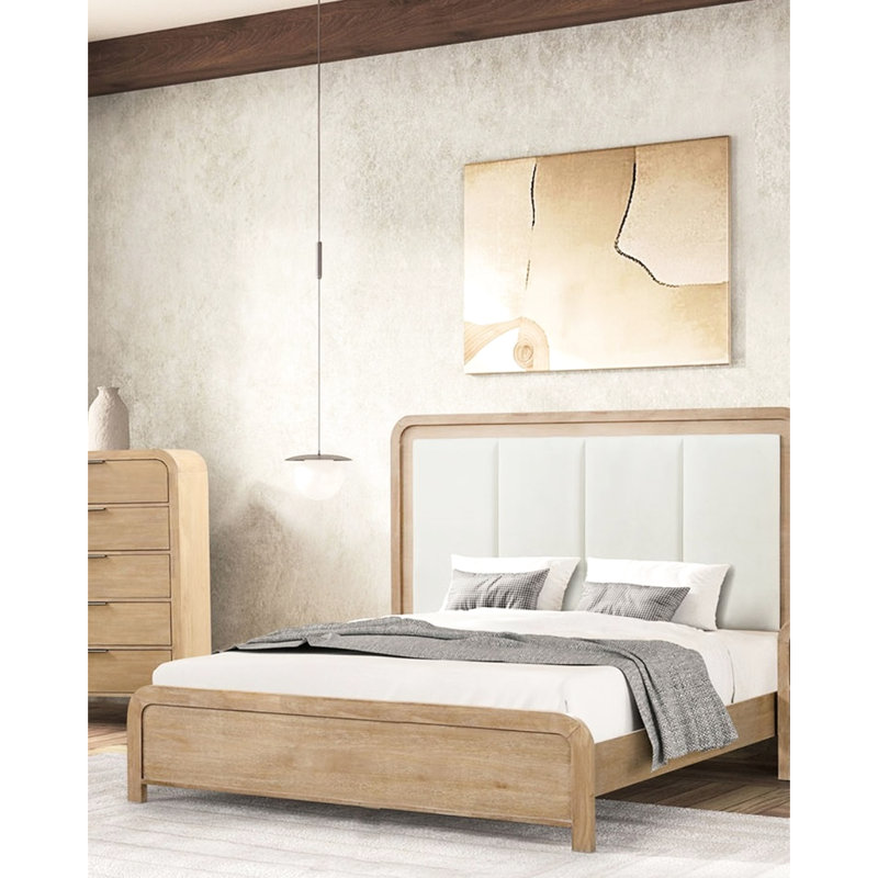 Structure de lit grand format avec tête de lit matelassée, style transitionnel, finition naturelle et placage en bois de manguier