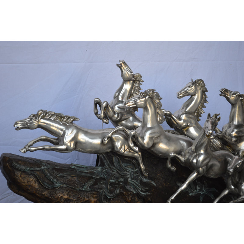 Huit chevaux qui courent une statue en bronze à finition argentée - Taille: L 59 po x l 20 po x H 28 po.
