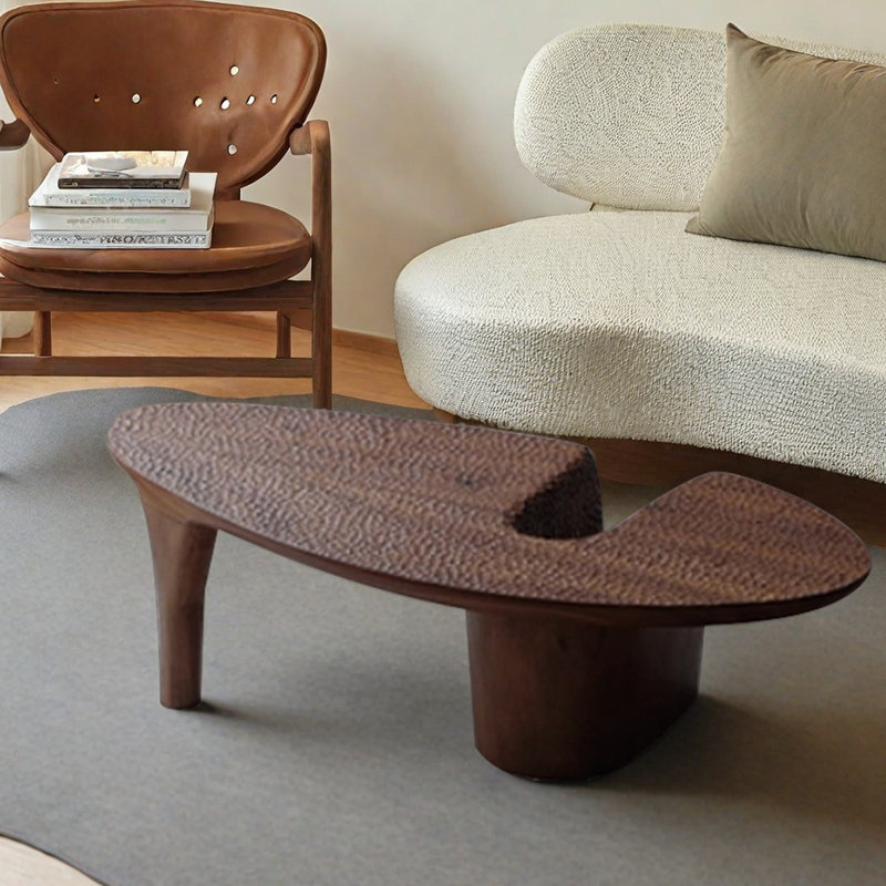 Table basse au design créatif d'inspiration moyen-âge, Brun