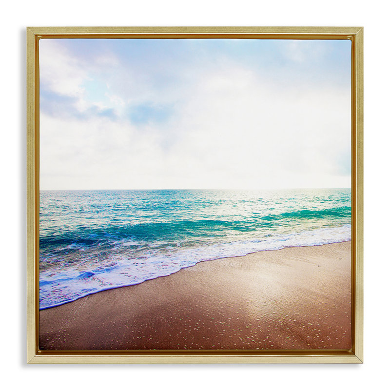 «Sun Shining over Beach», art mural encadré par Susan Bryant, Cadre flottant métallique doré, H 25 po x l 25 po