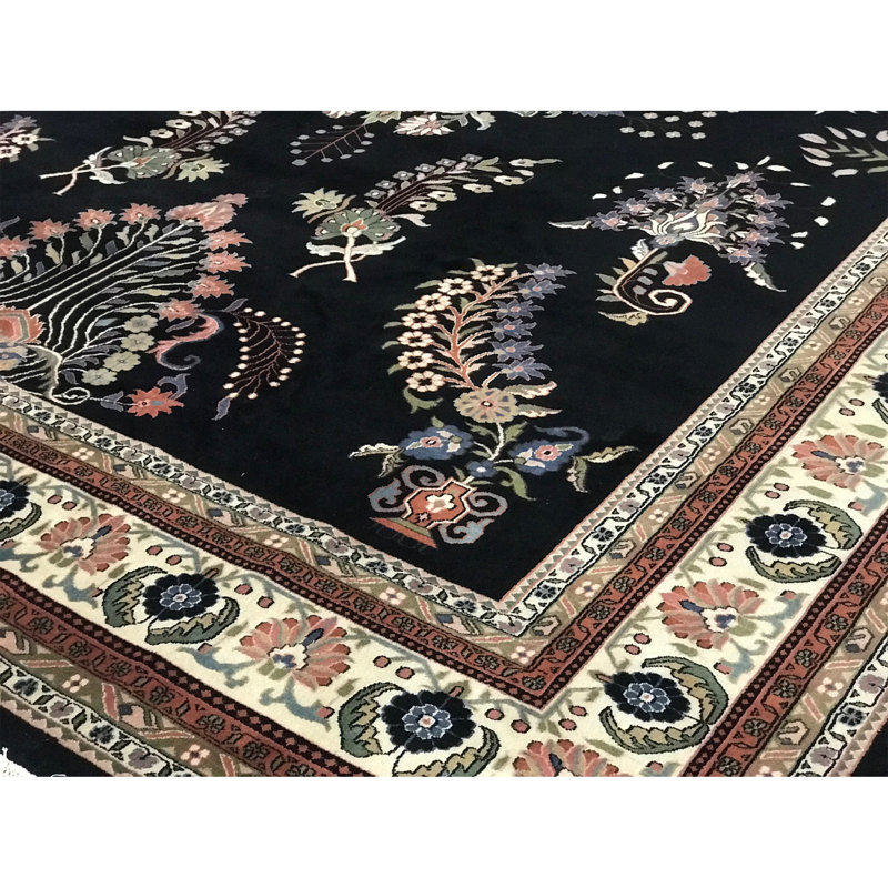 Tapis noir et ivoire de haute qualité noué à la main