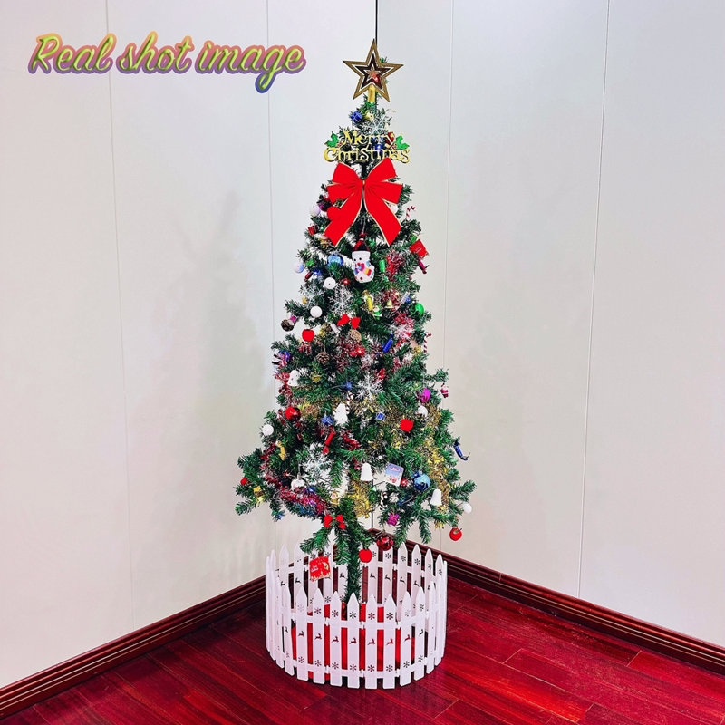 Arbre de Noël artificiel 5 pi avec lumières à DEL écoénergétiques, comprenant 109 jupes d'arbre suspendues et garde-corps, 5'