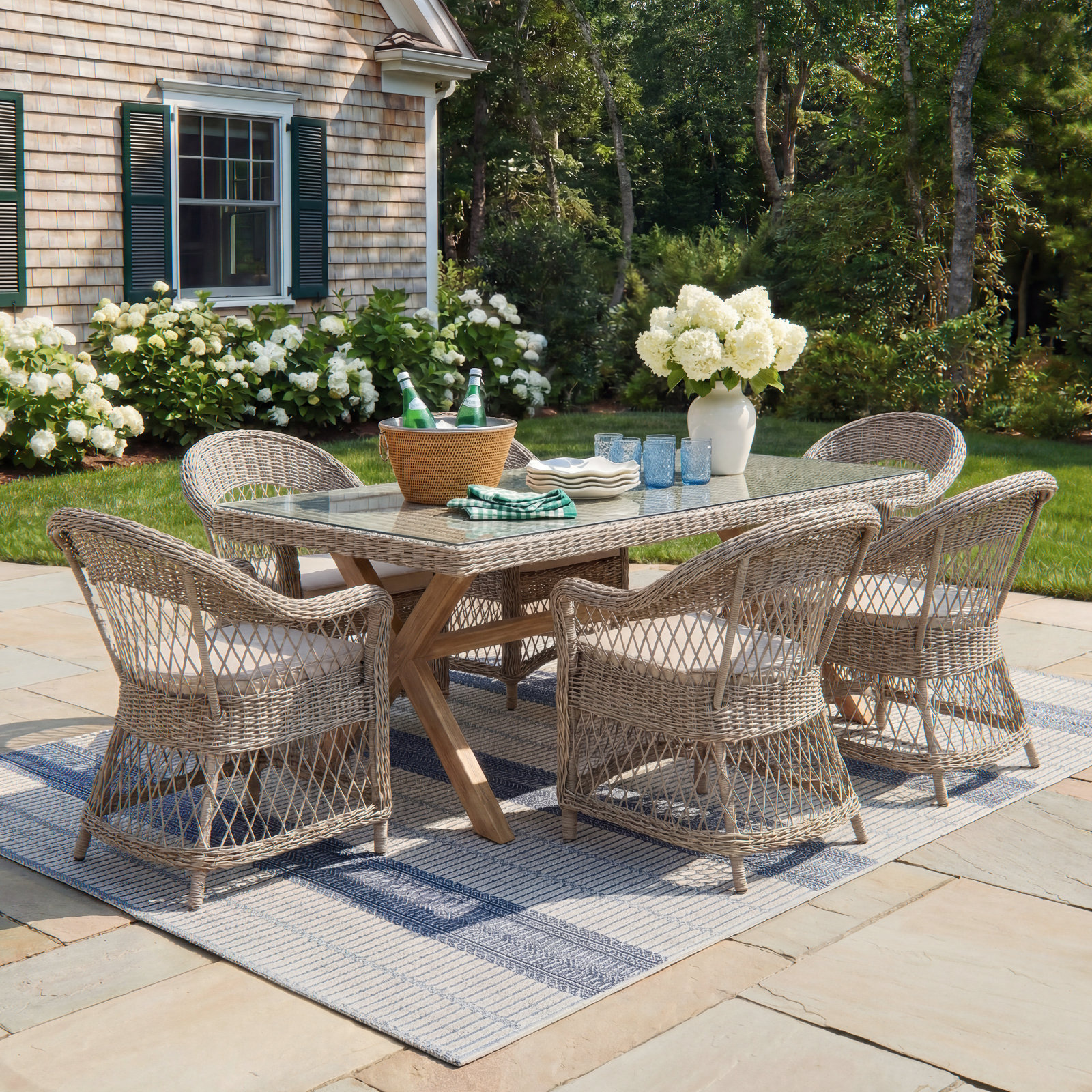 Cascade 40" Acacia Patio Dining Set