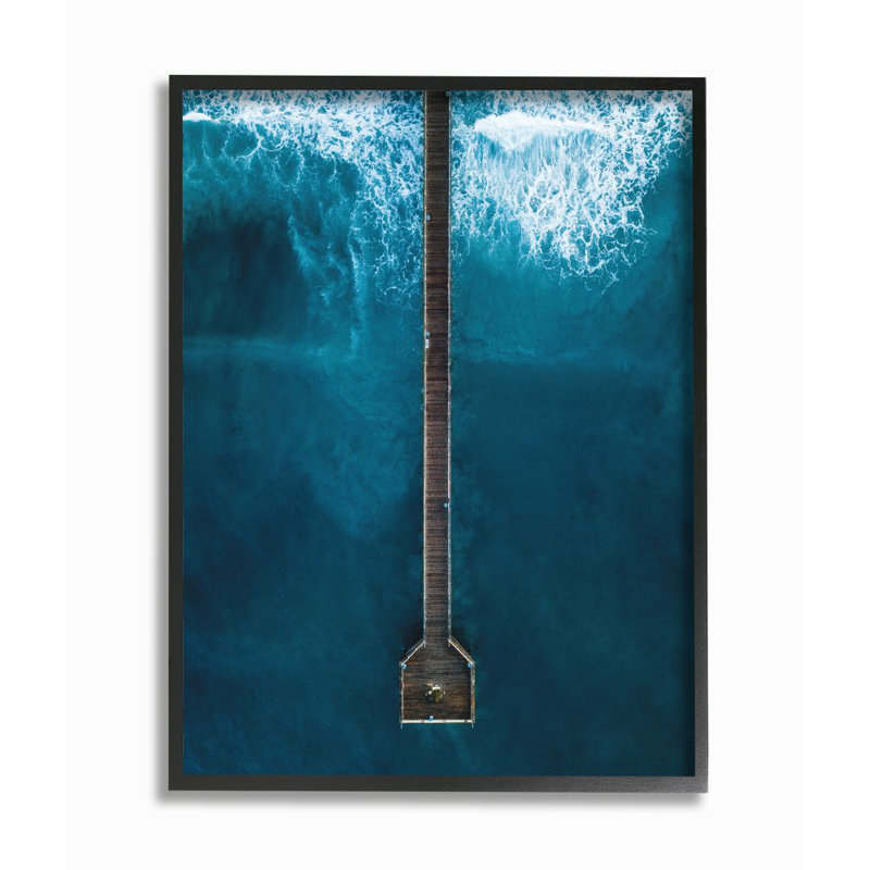 «Long Wood Wharf Beach» par Seven Trees Design - impression d'art graphique, Giclée encadrée noir minuit