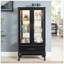 Élégante armoire vitrée avec portes en verre, tablettes réglables et éclairage DEL pour la décoration et le rangement