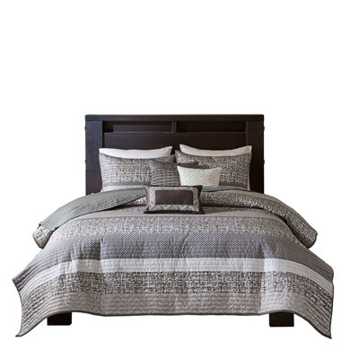 Elegant 6-piece Reversible Jacquard Quilt Set With Decorative Pillows - queen