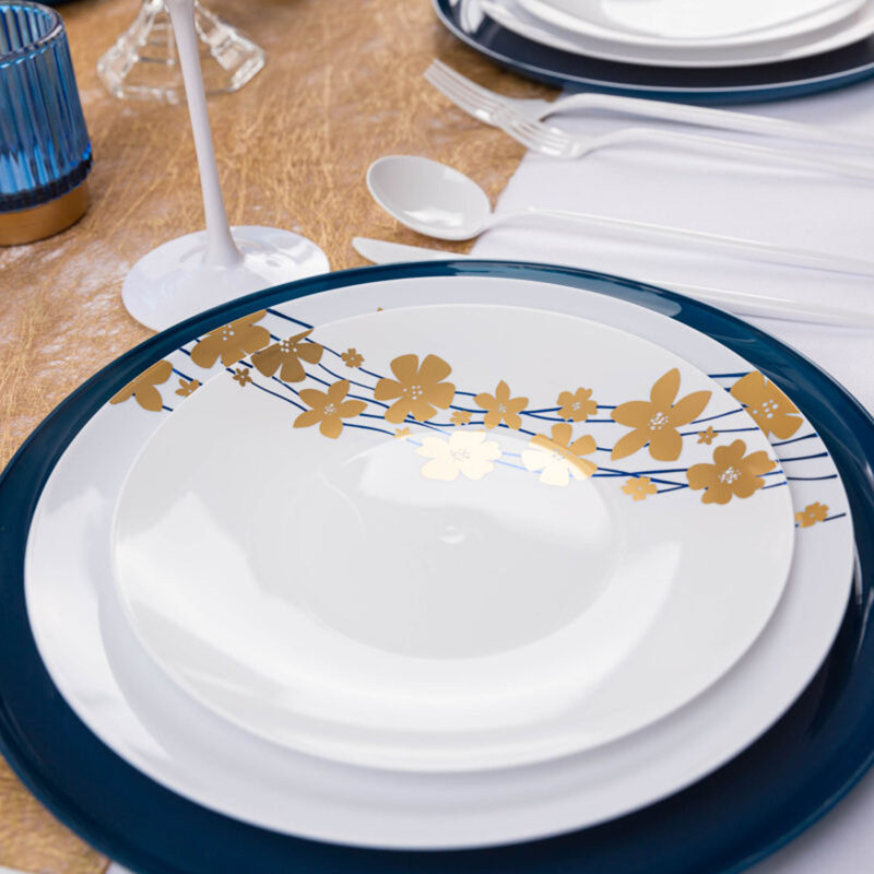 Assiettes en plastique blanches rondes de 9 pouces Ecoqualité avec motif de vignes bleues et dorées pour 100 invités