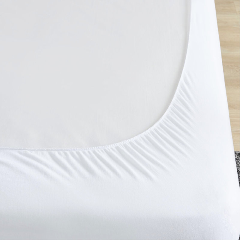Protège-matelas blanc - fait de housse 100% coton pour vous garder confortable et au sec toute la nuit