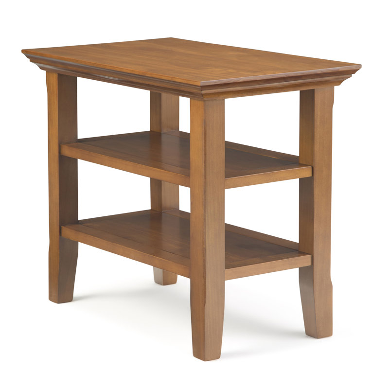 Table de bout transitionnelle en bois massif avec 2 tablettes ouvertes Acadian, H 20 po x l 14 po x P 24 po, Brun doré clair