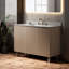 Meuble-lavabo de luxe autoportant de 122 cm (48 po) avec lavabo simple, comptoir en granit naturel et lavabo en céramique.