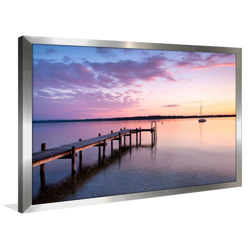 "Out by the Dock", reproduction de photo encadrée, H 35,5 po x l 51,5 po x P 0,75 po