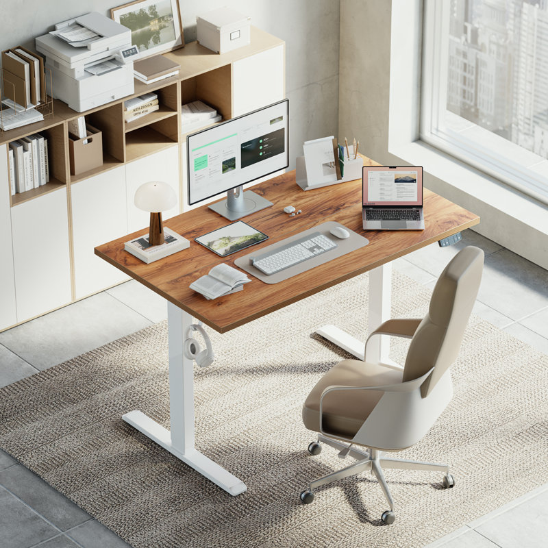 Bureau debout électrique à hauteur réglable de 48 pouces avec préréglage de la mémoire, bureau ergonomique assis-debout, bureau d'ordinateur avec crochets, brun rustique clair