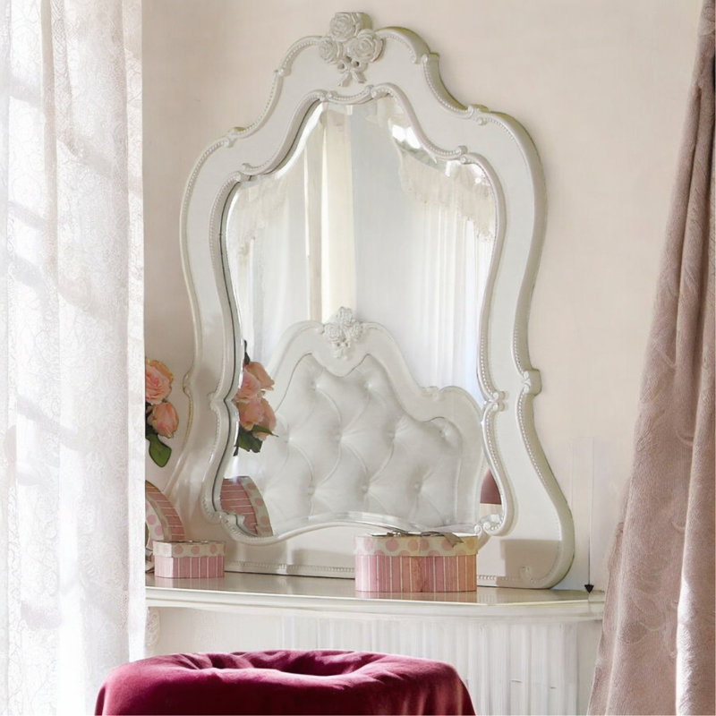 Miroir Edalene blanc perle exquis pour une décoration polyvalente