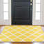 Tapis marocain jaune à motif treillis Pink-27331138
