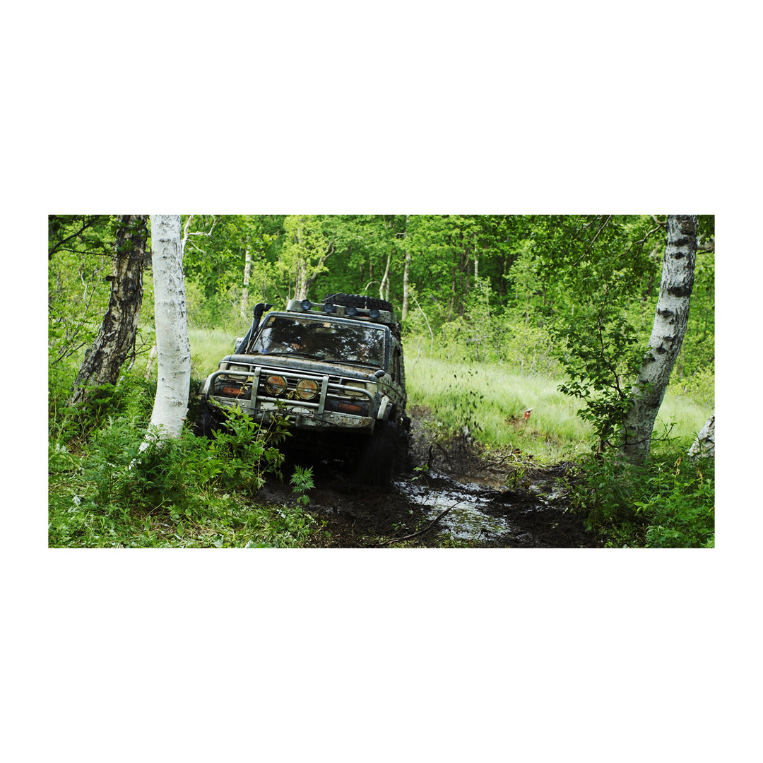 Jeep im Wald - Kunstdrucke auf Leinwand - Wrapped Canvas