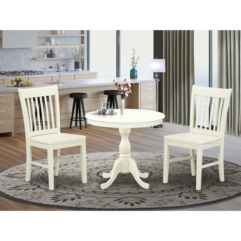 L'ensemble de table de salle à manger 3 pièces comprend 1 table de salle à manger en bois et 2 chaises de cuisine en lin blanc avec dossier à lattes - finition lin blanc