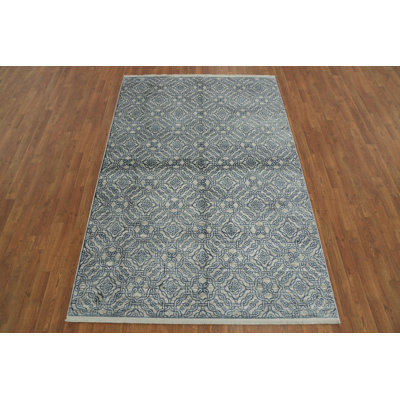 Luxurious Blue Rug with Classic Patterns 5x8