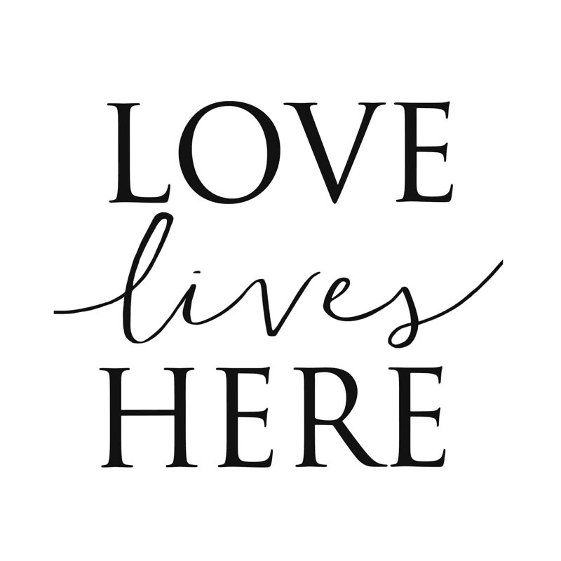 «Love Lives Here», art textuel sur toile tendue, L 30 po x H 30 po